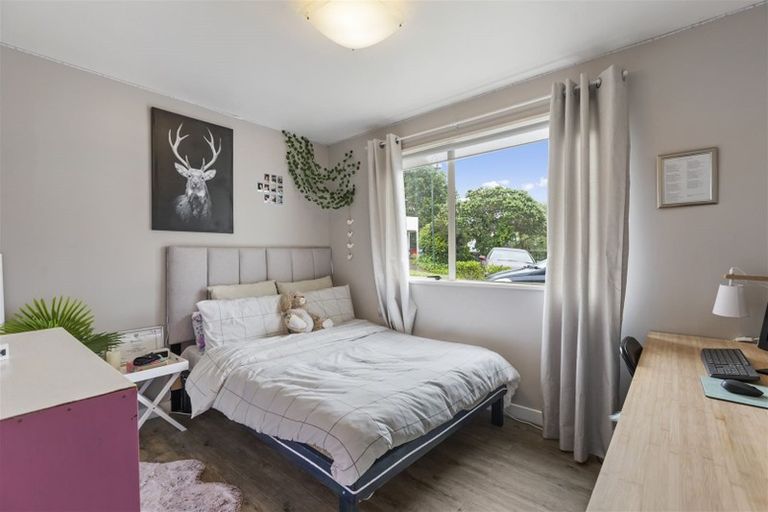 Photo of property in 40 Tyrico Close, Unsworth Heights, Auckland, 0632