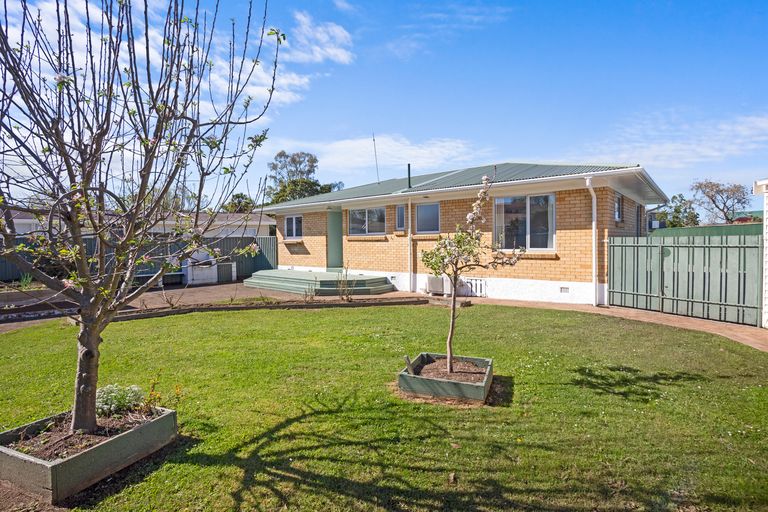 Photo of property in 28 Kowhai Street, Tuakau, 2121