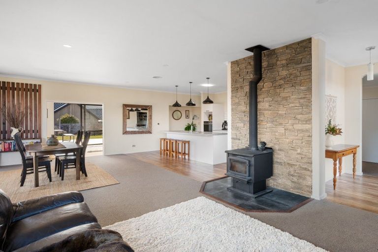 Photo of property in 59 Minaret Ridge, Wanaka, 9305