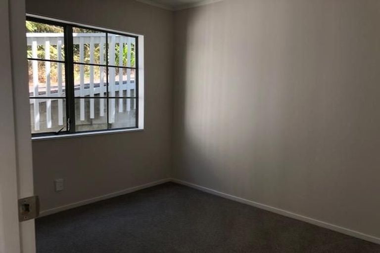 Photo of property in 4/102b Manuka Road, Bayview, Auckland, 0629