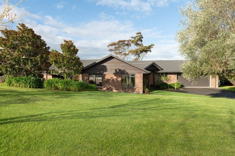 Photo of property in 8r Bradley Avenue, Pyes Pa, Tauranga, 3112