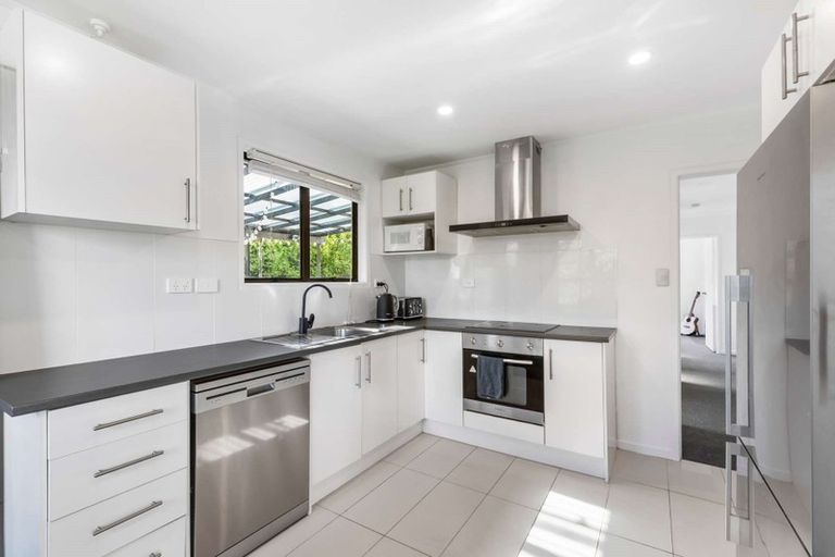 Photo of property in 80 Sunvue Road, Glen Eden, Auckland, 0602