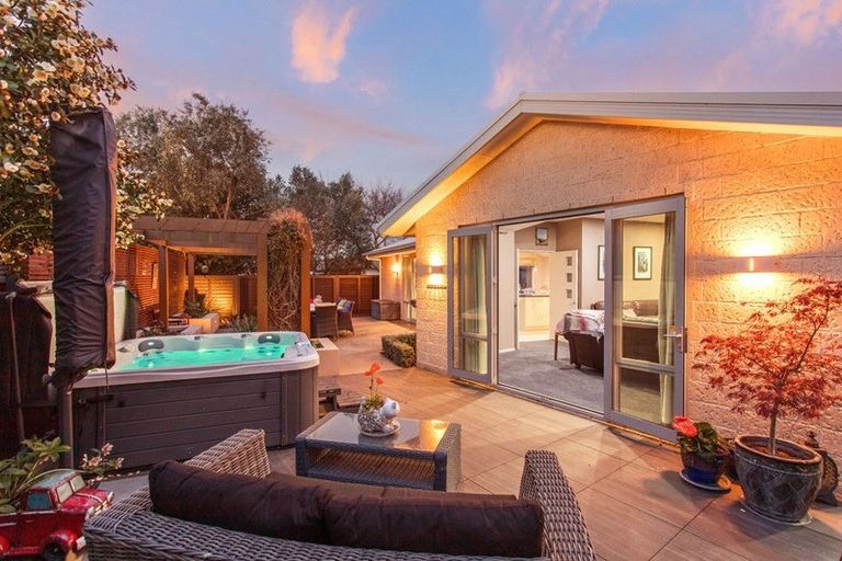 Photo of property in 17 Mataroa Place, Parklands, Christchurch, 8083