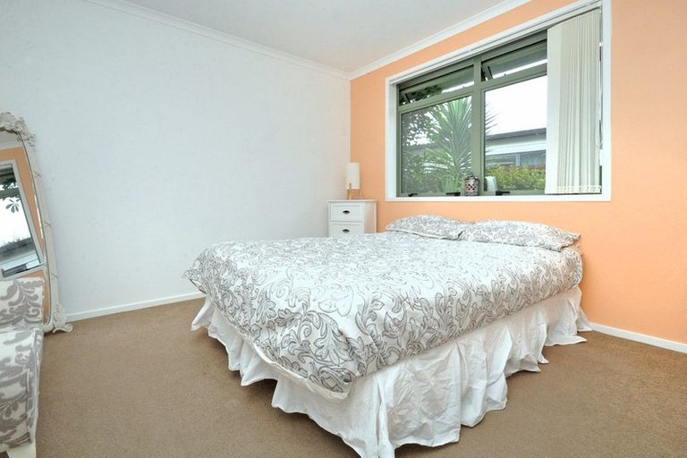 Photo of property in 26 Ripple Grove, Waiuku, 2123