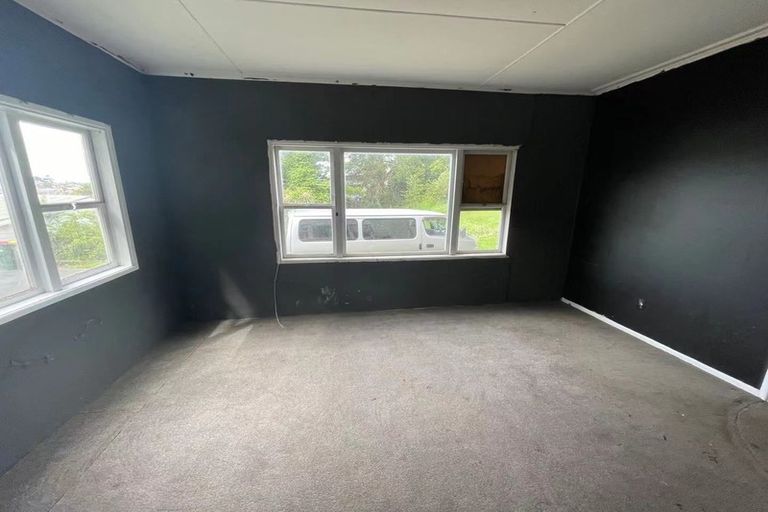 Photo of property in 305 Don Buck Road, Massey, Auckland, 0614