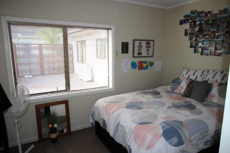 Photo of property in 30 Grove Road, Papakura, 2110