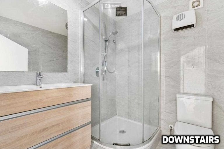 Photo of property in 92 Sunset Road, Unsworth Heights, Auckland, 0632