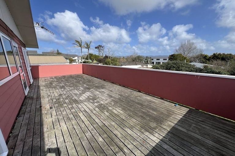 Photo of property in 104 Te Atatu Road, Te Atatu South, Auckland, 0610