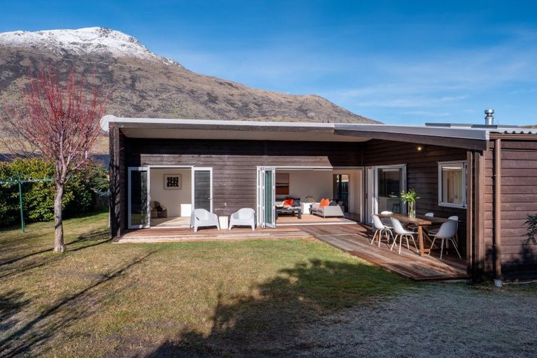 Photo of property in 10 Herries Lane, Lake Hayes, Queenstown, 9304