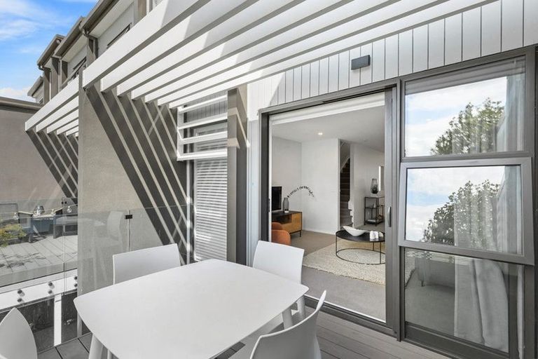 Photo of property in 22 Memorial Park Lane, Hobsonville, Auckland, 0618