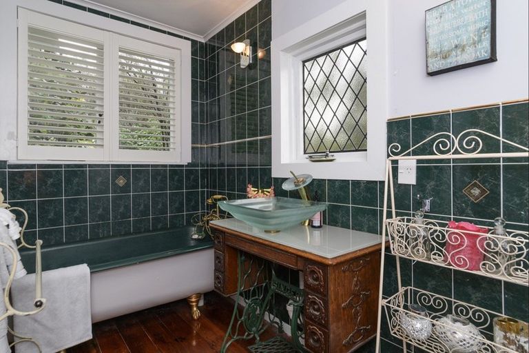 Photo of property in 35 Maungawhare Place, Otumoetai, Tauranga, 3110