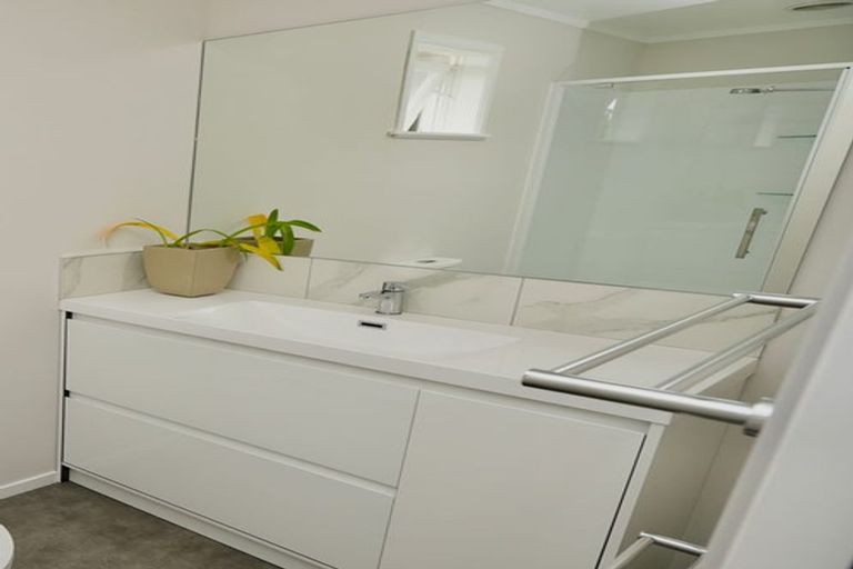 Photo of property in 116 Ruamahanga Crescent, Terrace End, Palmerston North, 4410