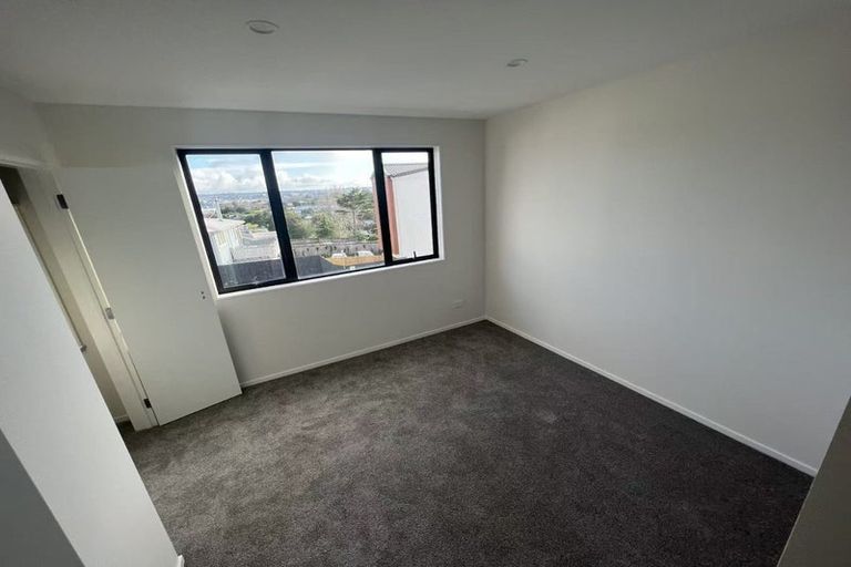 Photo of property in 5/6 Kereru Street, Henderson, Auckland, 0612