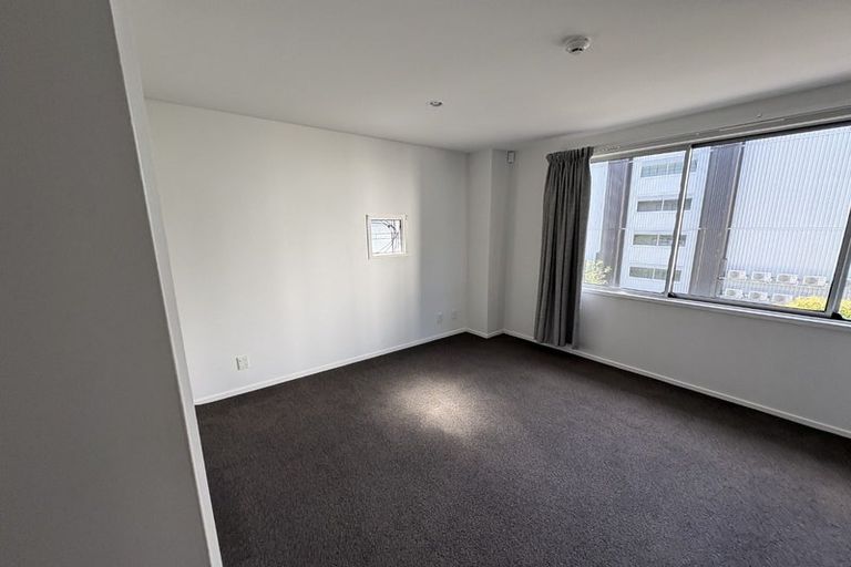 Photo of property in 8 Madeira Lane, Massey, 0614
