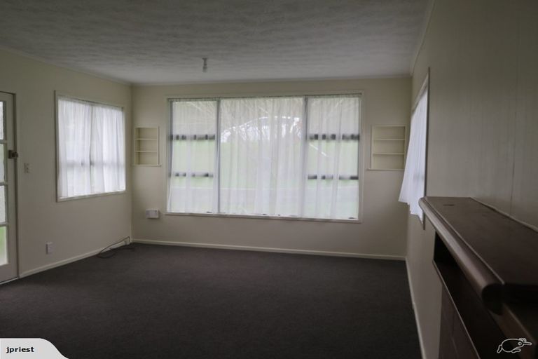 Photo of property in 14 Savoy Road, Glen Eden, Auckland, 0602