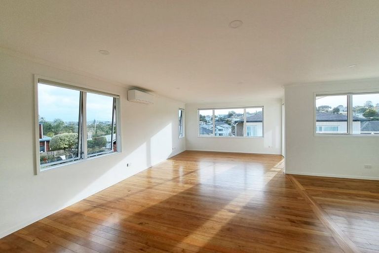 Photo of property in 37 Merriefield Avenue, Forrest Hill, Auckland, 0620