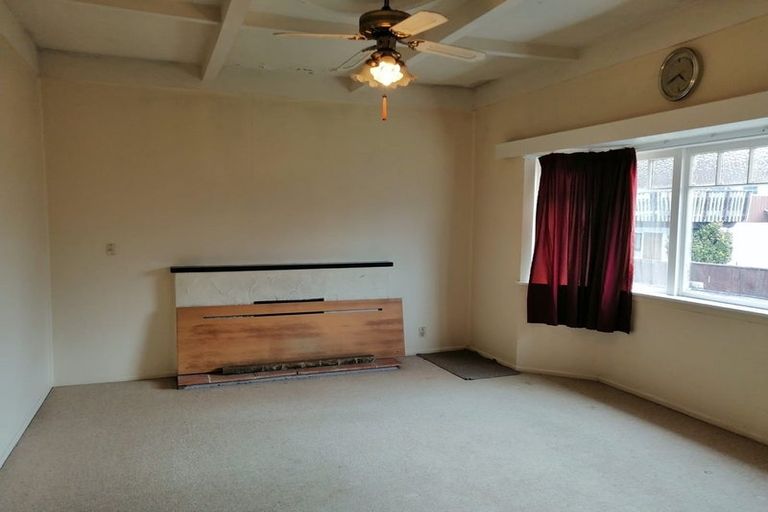 Photo of property in 3170 Great North Road, New Lynn, Auckland, 0600