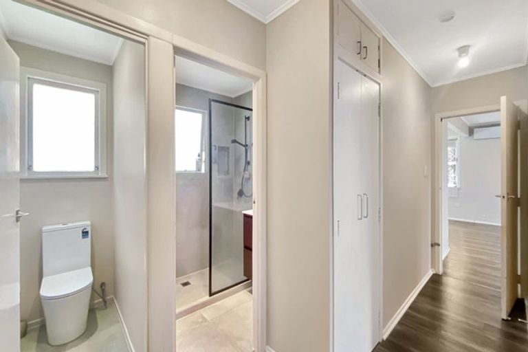 Photo of property in 6 Hughdene Place, Henderson, Auckland, 0610