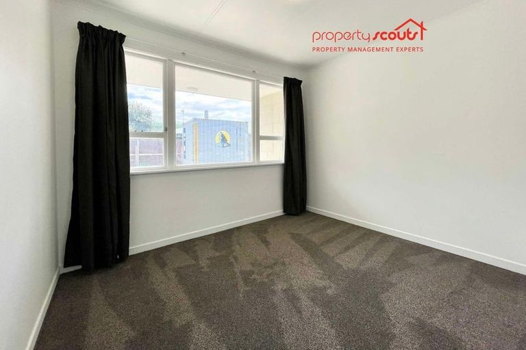 Photo of property in 4 Simons Street, Moturoa, New Plymouth, 4310