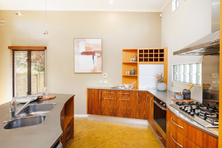 Photo of property in 3 The Oaks, Awapuni, Palmerston North, 4412