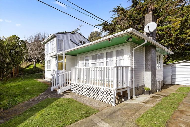Photo of property in 28 Beazley Avenue, Paparangi, Wellington, 6037