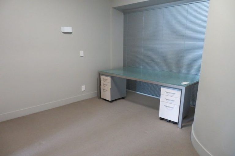 Photo of property in The Capital, 2/370 Oriental Parade, Oriental Bay, Wellington, 6011