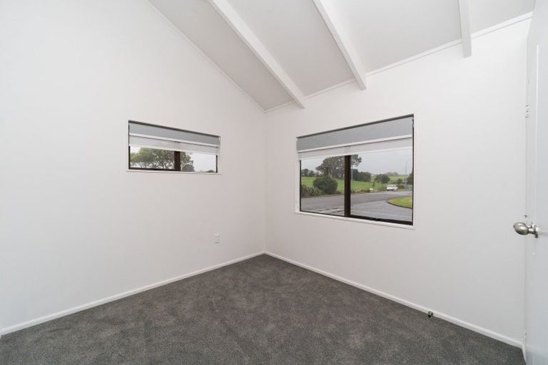 Photo of property in 2 Peter Hall Drive, Kelvin Grove, Palmerston North, 4414