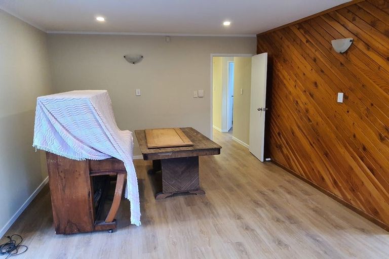 Photo of property in 65 Konini Road, Titirangi, Auckland, 0604