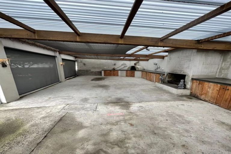 Photo of property in 65 Beach Road, Te Atatu Peninsula, Auckland, 0610