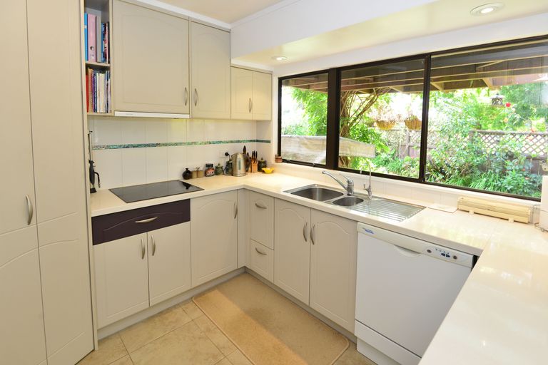 Photo of property in 48 Maygrove Drive, Orewa, 0931