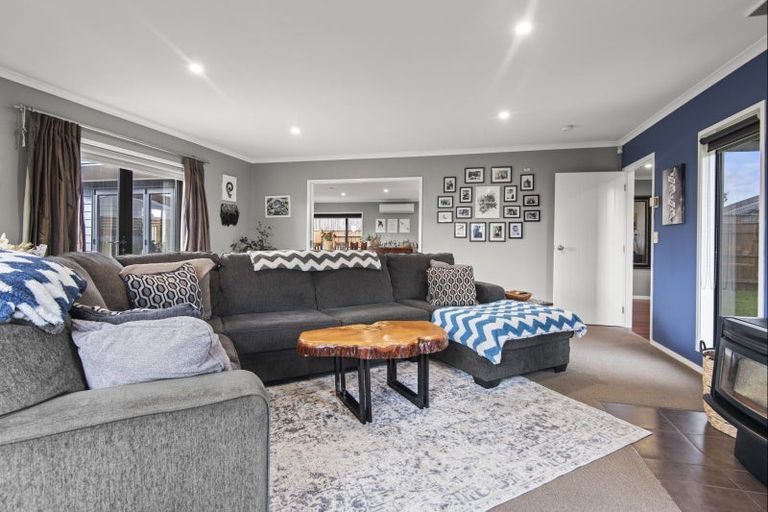 Photo of property in 9 Walnut Grove, Kelvin Grove, Palmerston North, 4414