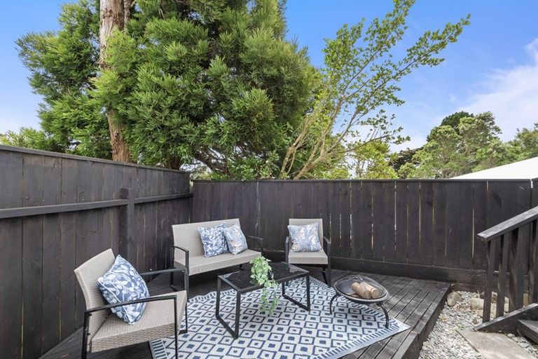 Photo of property in 47b Lyndfield Lane, Newlands, Wellington, 6037