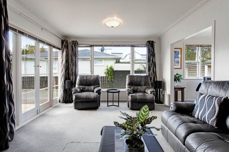 Photo of property in 84 Matipo Road, Te Atatu Peninsula, Auckland, 0610
