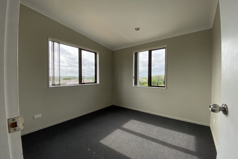 Photo of property in 33 La Trobe Street, Pakuranga Heights, Auckland, 2010