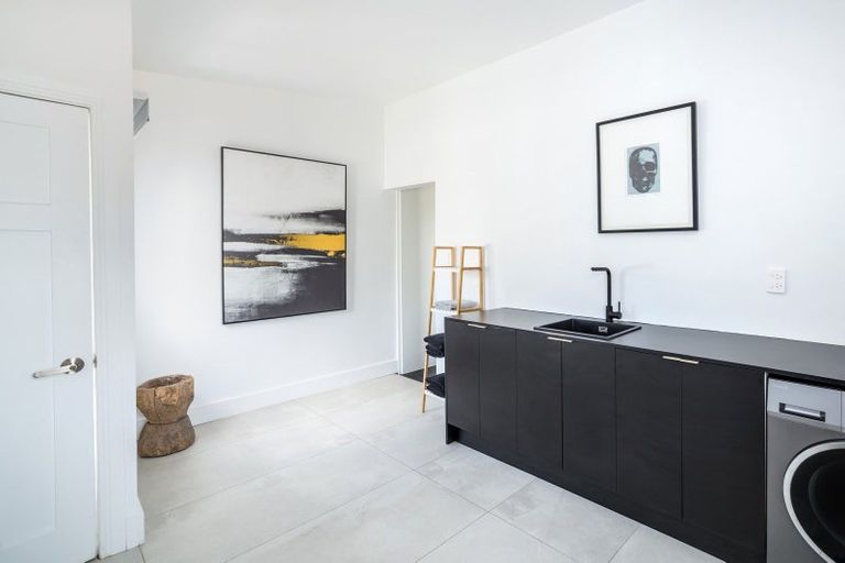 Photo of property in 250 Main Street, Greytown, 5712