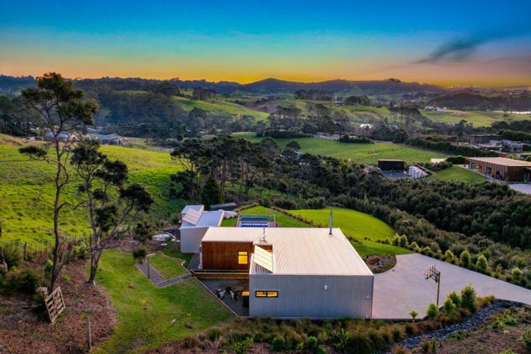 Photo of property in 94 Amreins Road, Waitakere, Henderson, 0782
