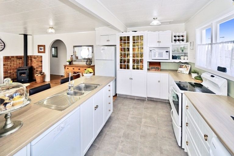 Photo of property in 30 Queen Street, Te Puke, 3119