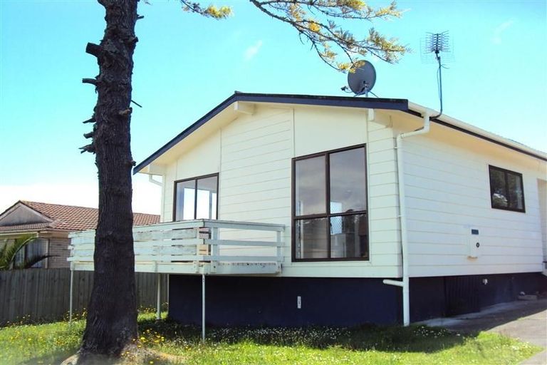 Photo of property in 8 Mayer Place, Ranui, Auckland, 0612