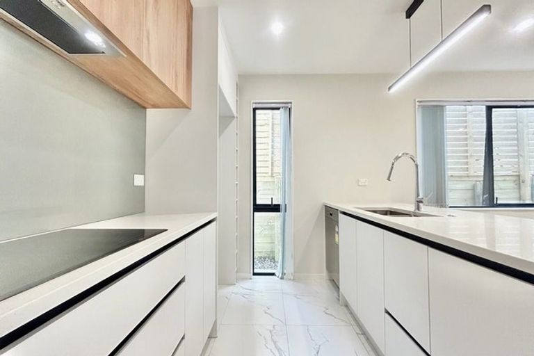 Photo of property in 8a Nandana Drive, Glen Eden, Auckland, 0602
