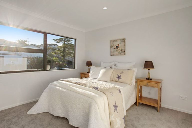 Photo of property in 15 Locket Road, Glenfield, Auckland, 0629