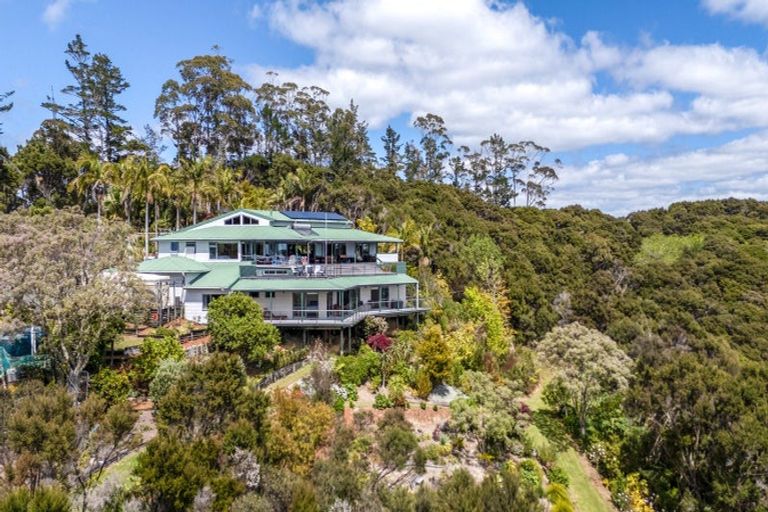 Photo of property in 104 Te Wahapu Road, Russell, 0272