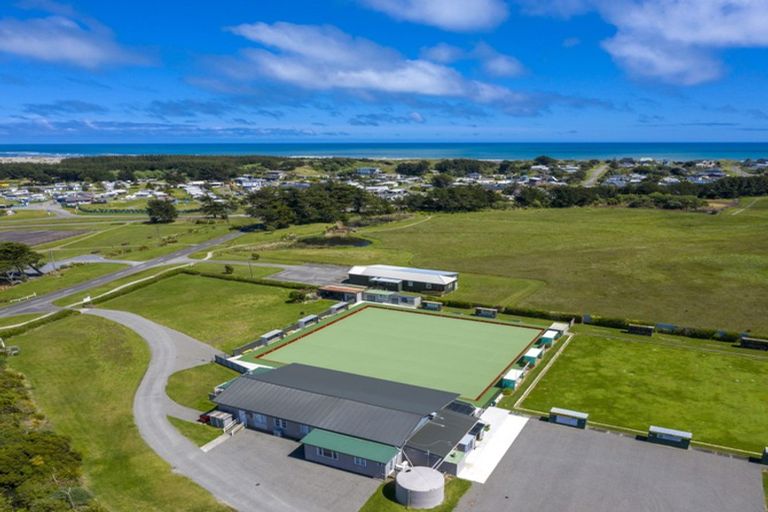 Photo of property in 19 Nash Parade, Foxton Beach, Foxton, 4815
