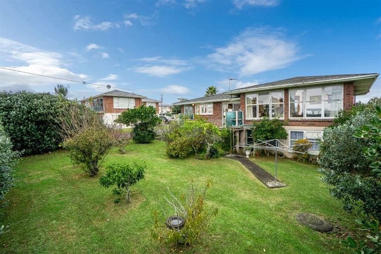 Photo of property in 84 Royal View Road, Te Atatu South, Auckland, 0610