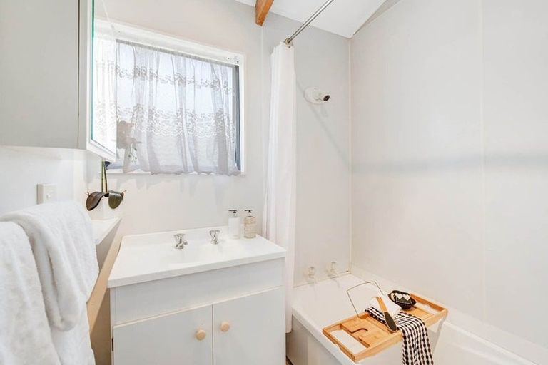 Photo of property in 22 Snells Beach Road, Snells Beach, 0920