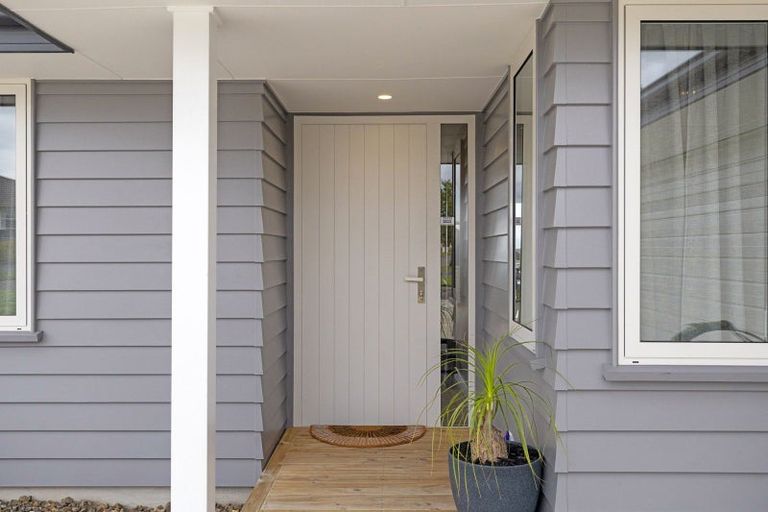 Photo of property in 1 Gibraltar Way, Fitzherbert, Palmerston North, 4410