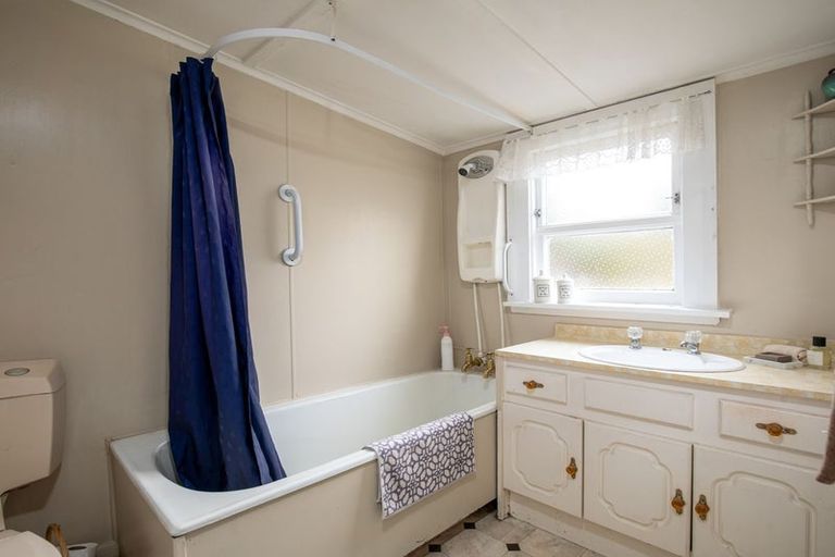 Photo of property in 87 Cheviot Street, Roxburgh, 9500