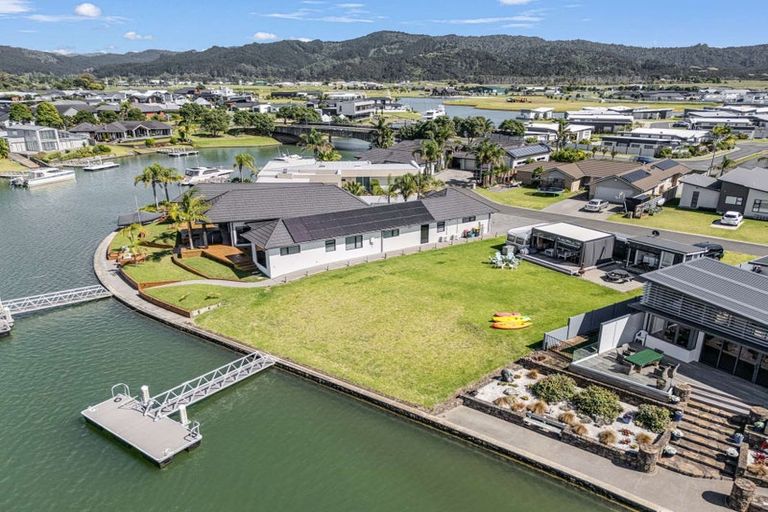 Photo of property in 14 Mermaid Place, Whitianga, 3510
