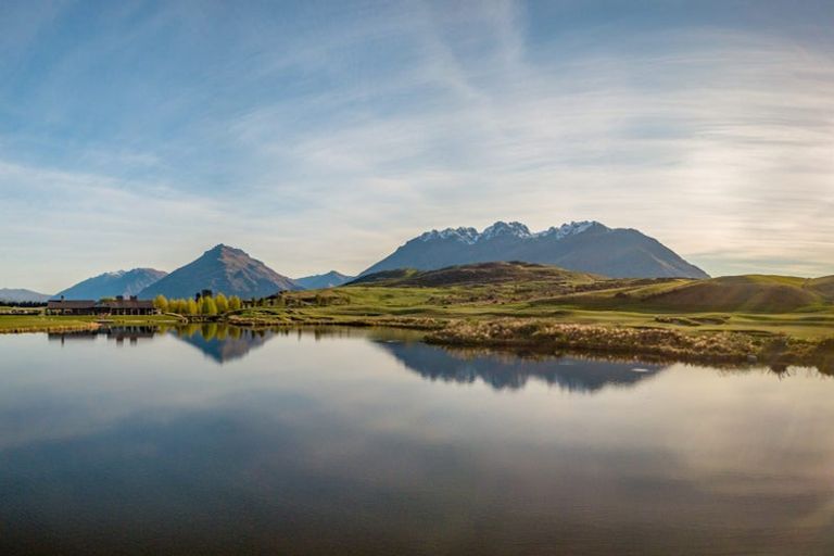 Photo of property in 15 Mckinlay Lane, Jacks Point, 9371