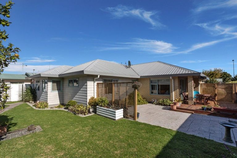 Photo of property in 6 Edgewater Grove, Whakatane, 3120