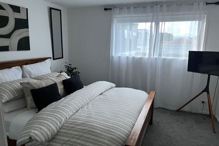 Photo of property in 1c Hamurana Place, Te Atatu Peninsula, Auckland, 0610